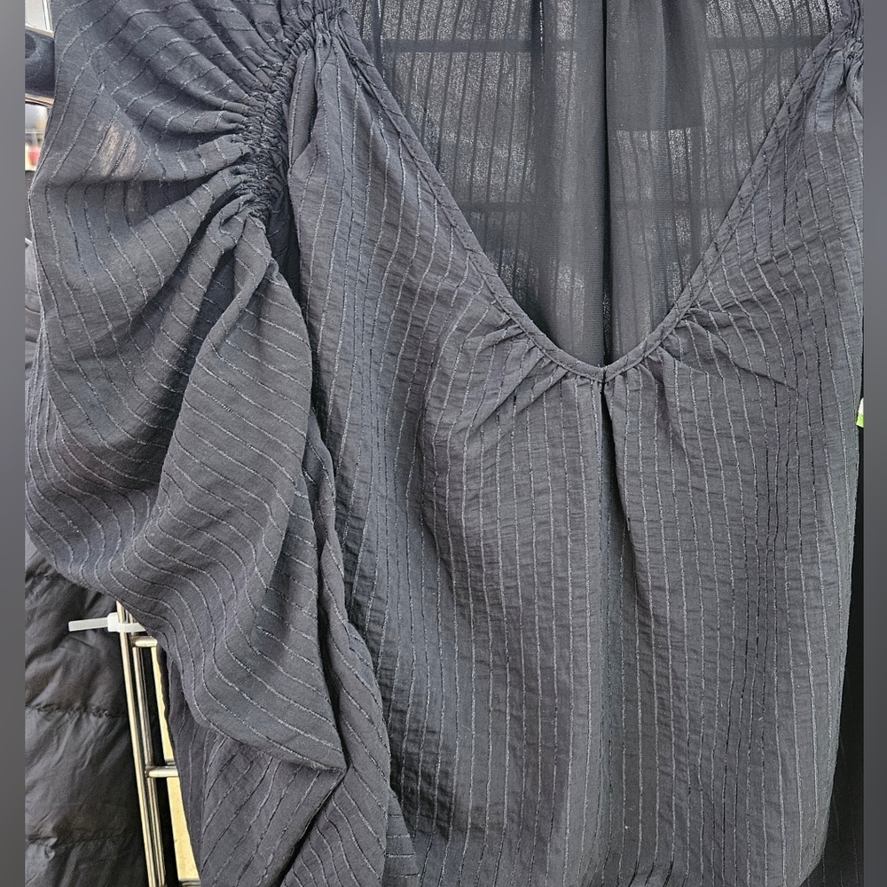 ​ASTR The Label Black Textured Puff Sleeve Blouse - Size L - Picture 6 of 7